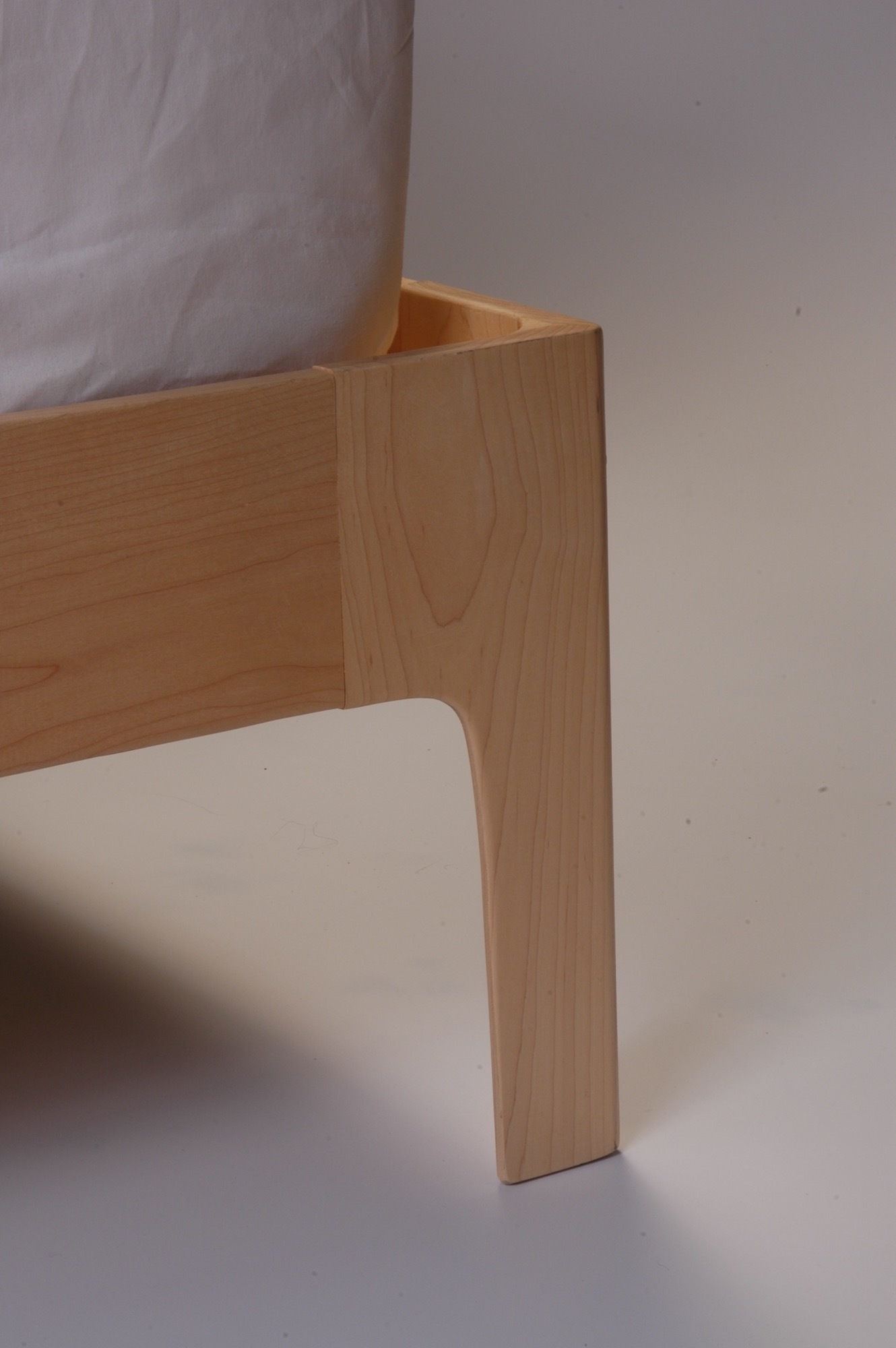 eavv-VanderVeen_Elizabeth_BedPostDetail